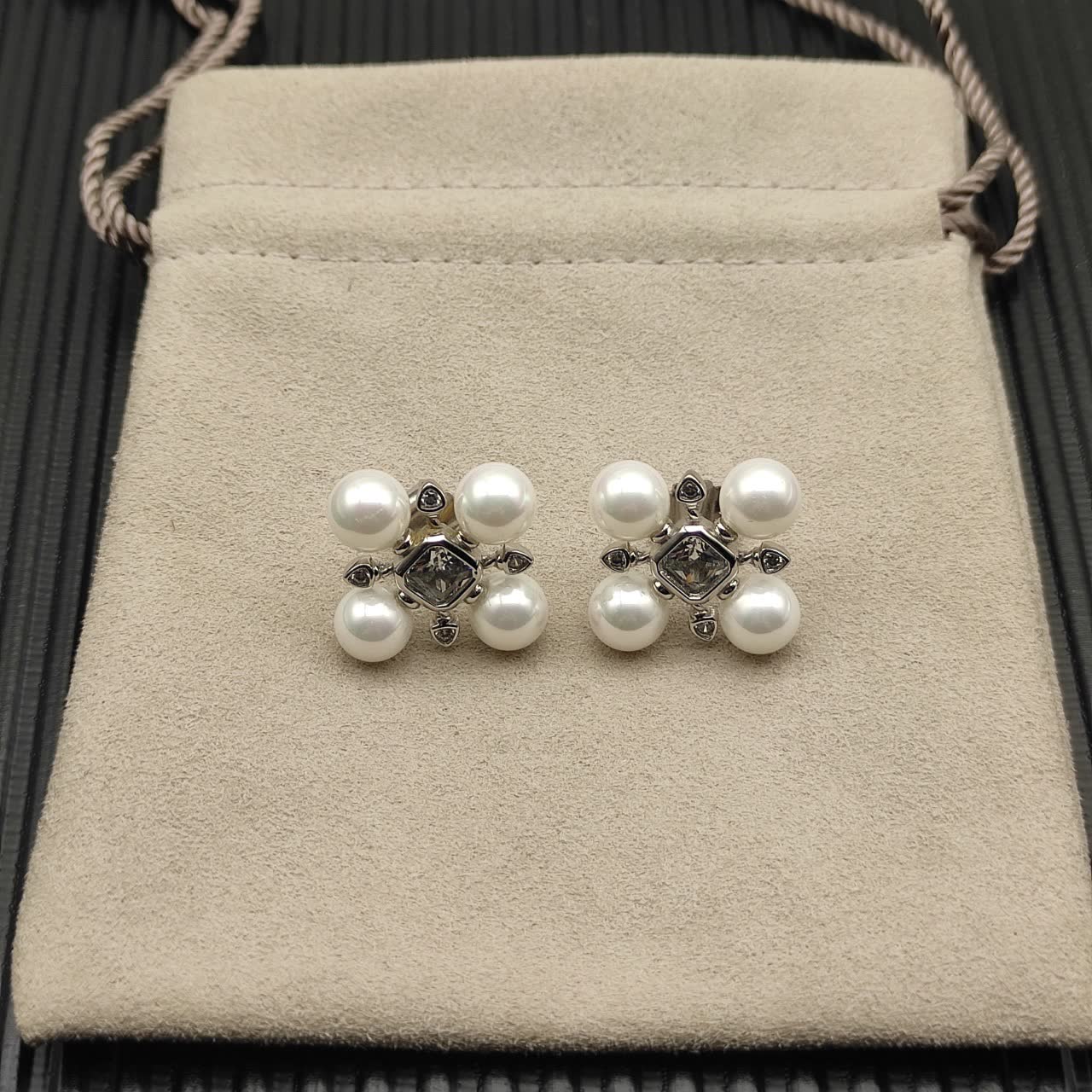 David Yurman Elegant Pearl Stud Earrings with Diamond Accents